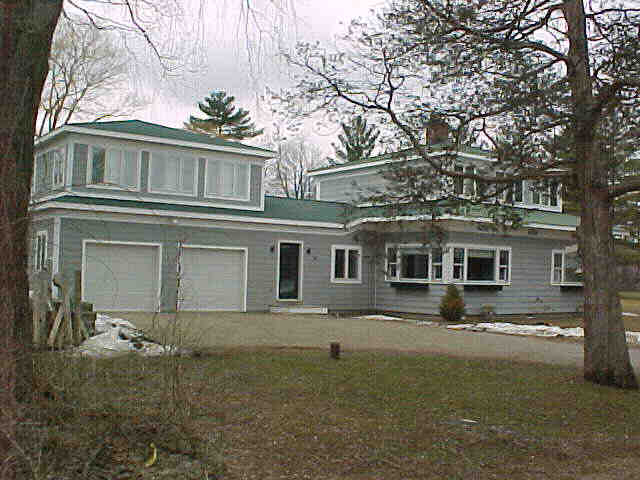 Building photograph for 154 BETWEEN THE LAKES ROAD
